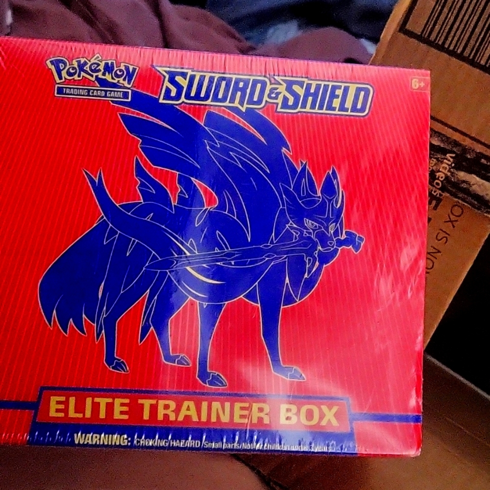 Pokémon TCG: Sword & Shield Elite Trainer Box brand new